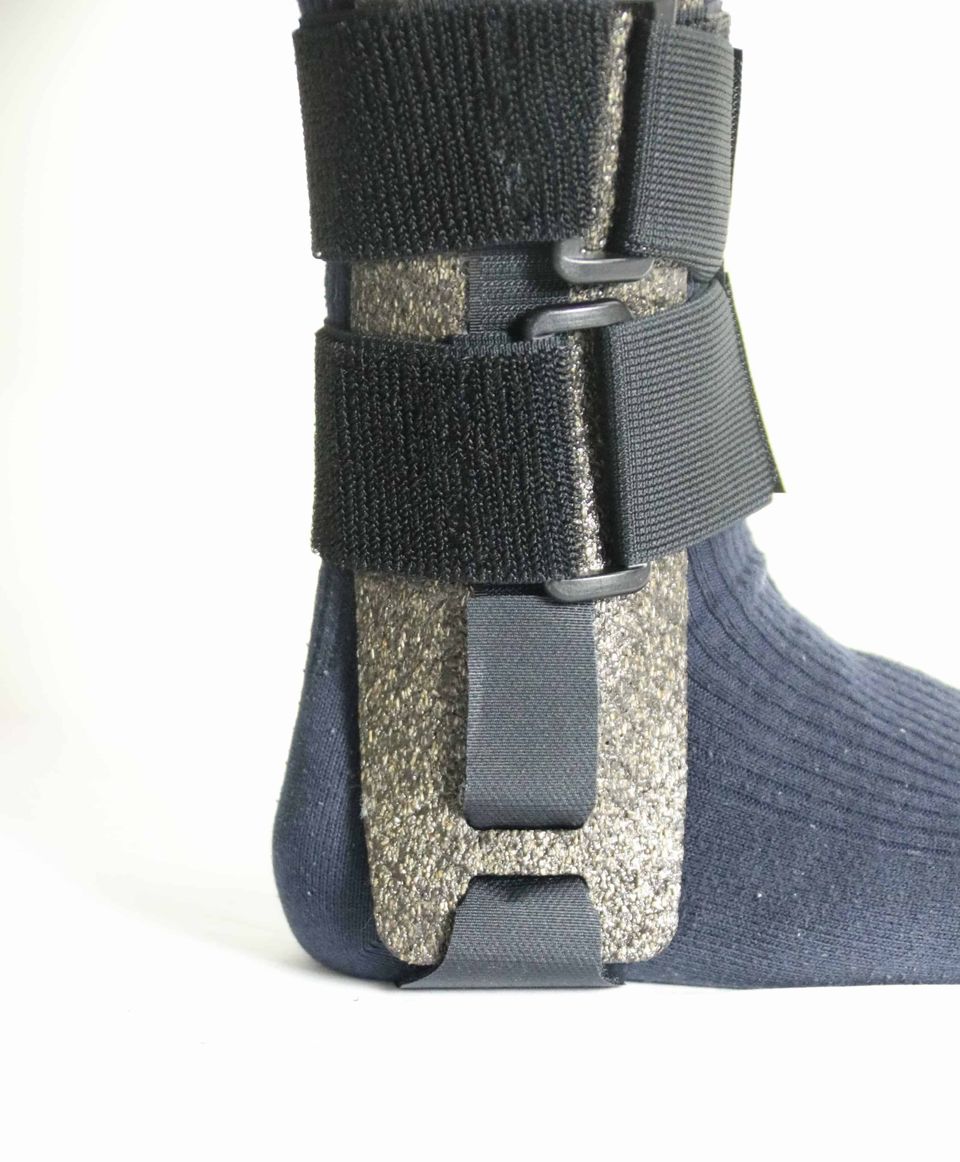 How to use Woodcast Ankle Brace